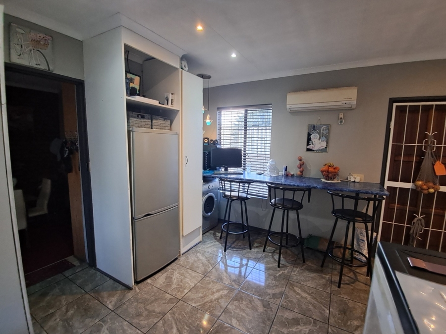 3 Bedroom Property for Sale in Uitsig Western Cape